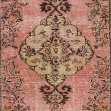 Load image into Gallery viewer, Vintage Turkish Rug, GA17748